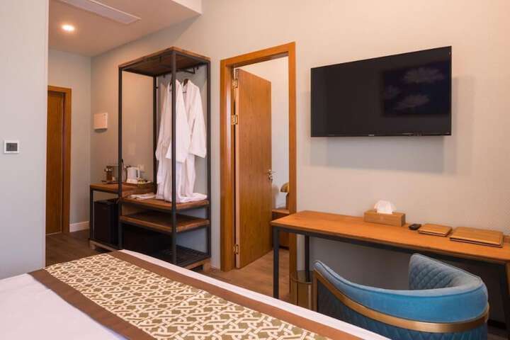 Room 5 of 40