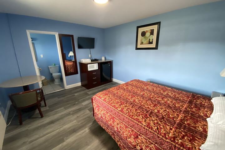 1 Queen Bed (20 of 69)