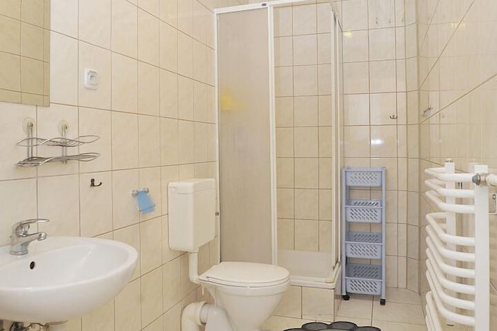 Room 12 of 18