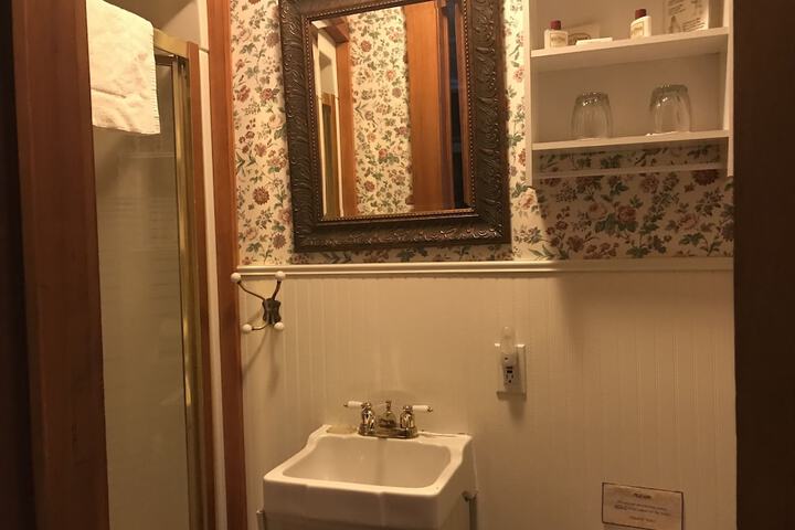 Room 24 of 43