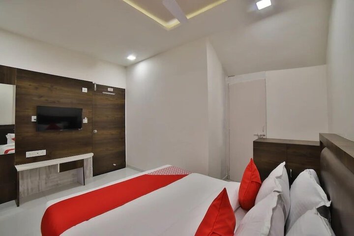 Room 7 of 12