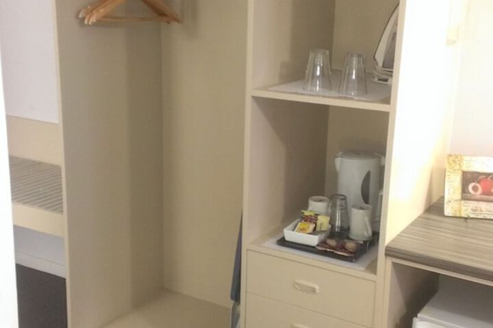 Room 9 of 38