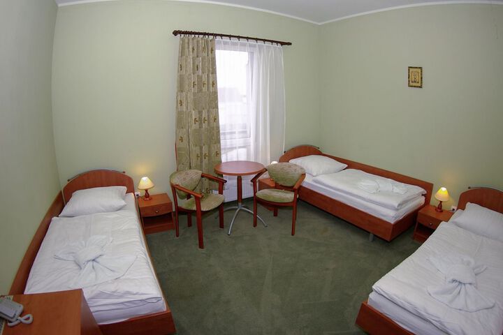 Room 2 of 41