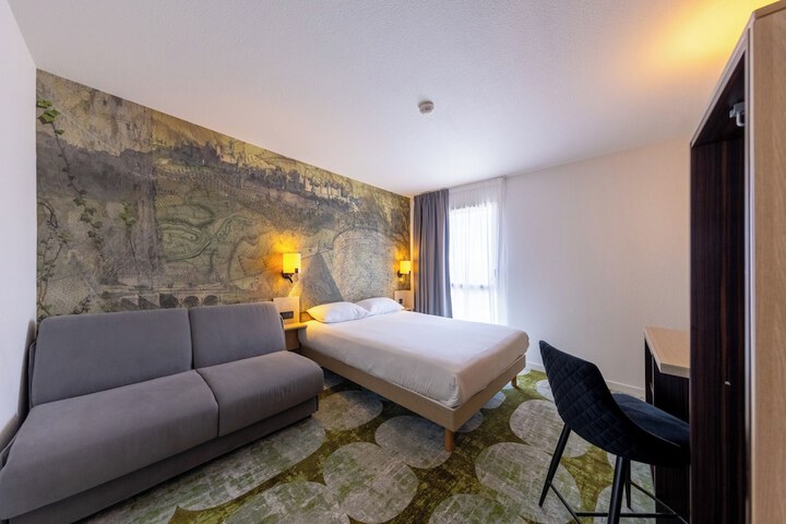 Room 13 of 105