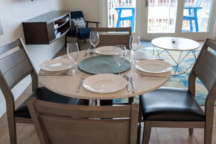 Dining 45 of 65