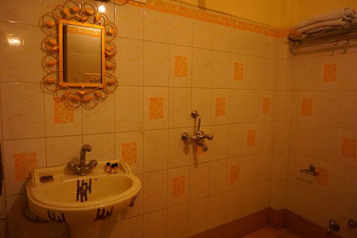 Room 15 of 33