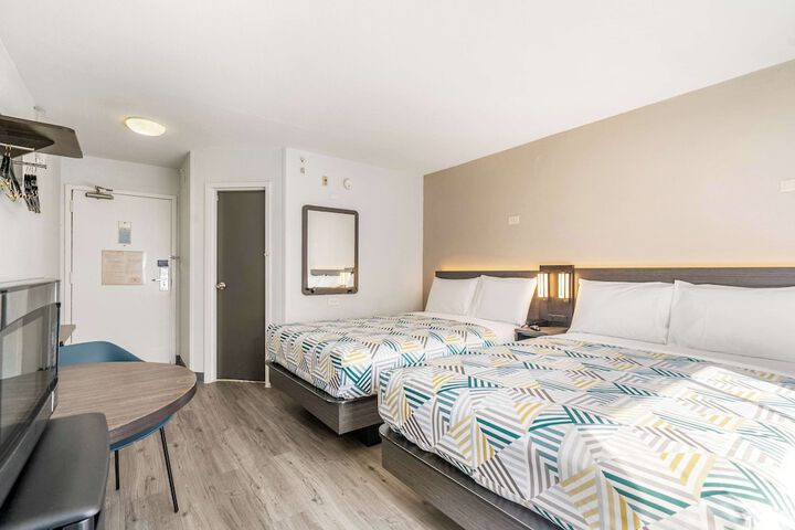 Room 8 of 30