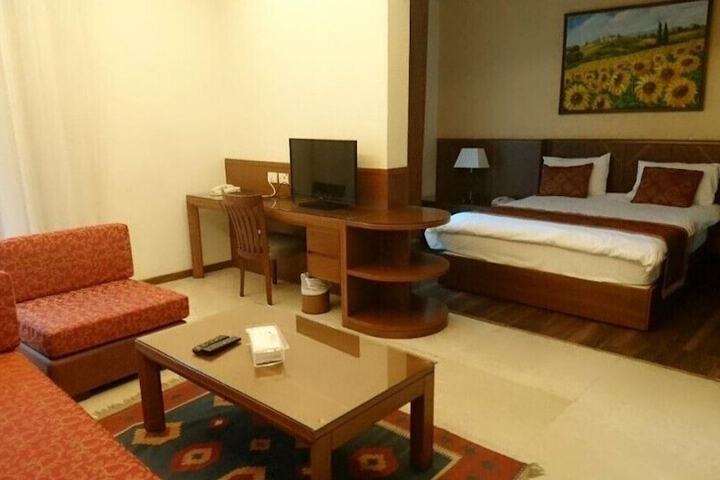 Room 21 of 38