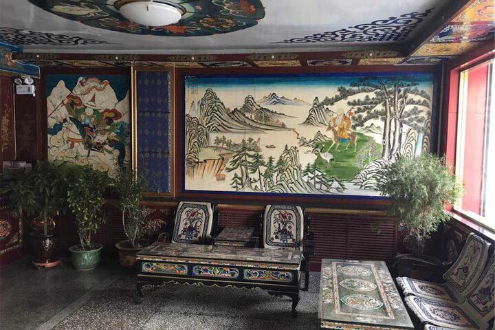 Entrance & Lobby