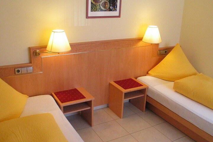 Room 17 of 36