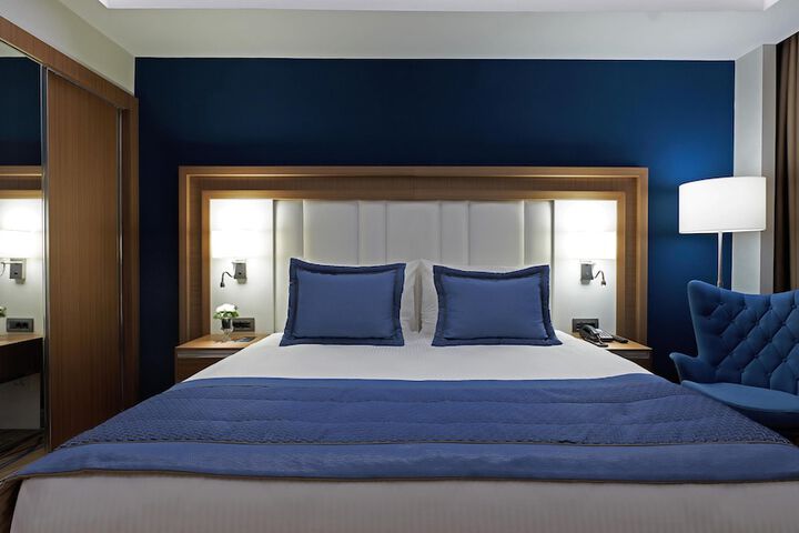 Room 10 of 27