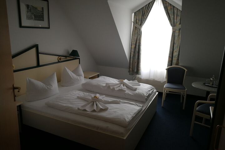 Room 9 of 35
