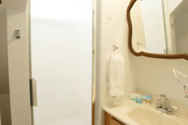 Room 26 of 253