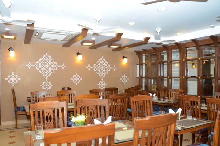 Dining 13 of 17