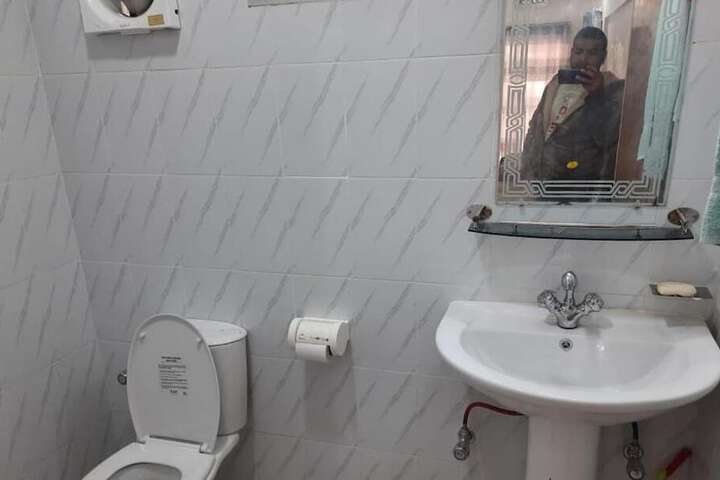 Room 8 of 28