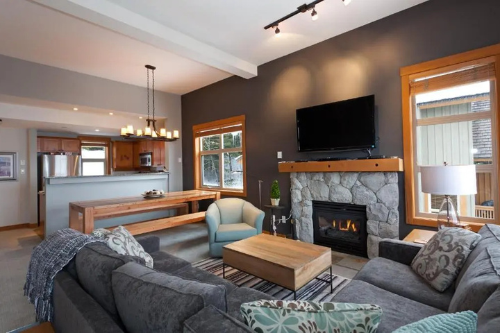 Beautifully Renovated Fantastic Views Ski in out 3 Beds Mountain Star