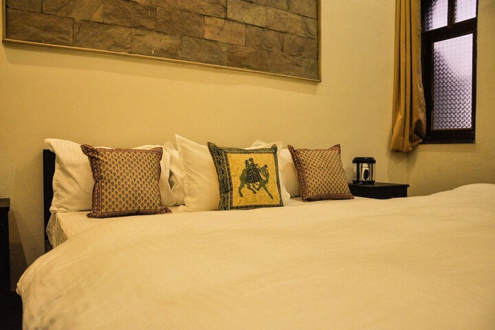Room 14 of 36
