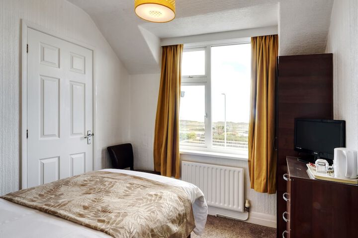 Room 32 of 49