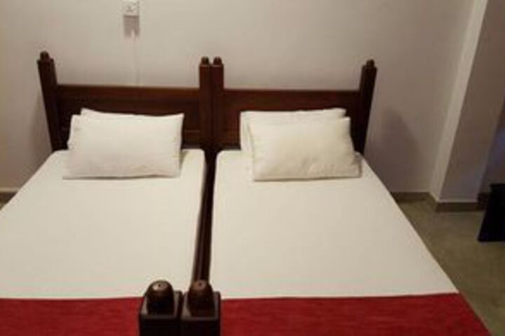Room 13 of 23