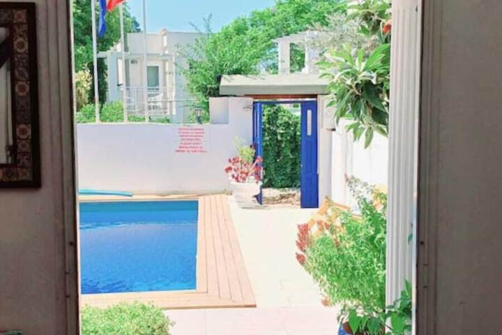 Pool 20 of 27