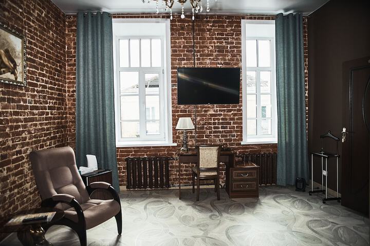 Room 6 of 42