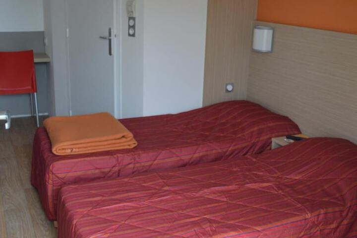 Room 2 of 41