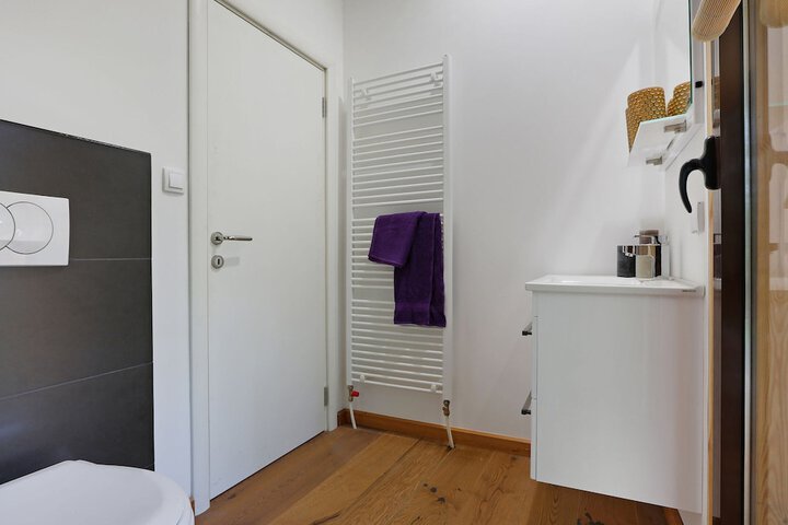 Room 52 of 85