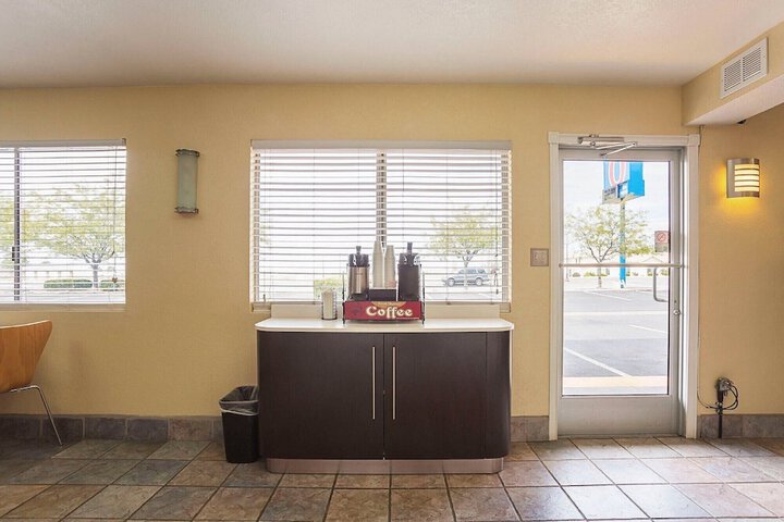 Business Center 16 of 25