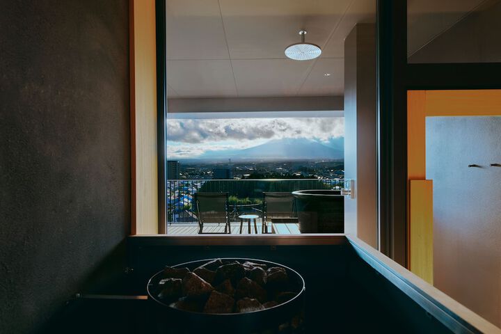 Room 28 of 125