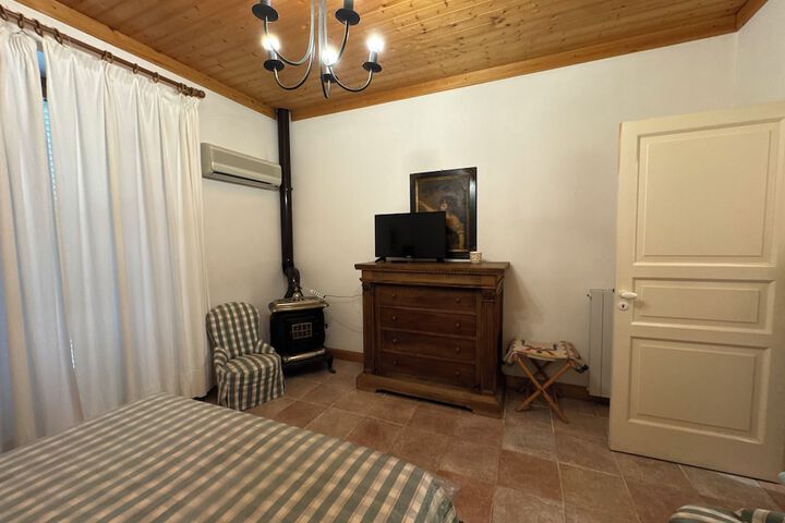 Room 4 of 64