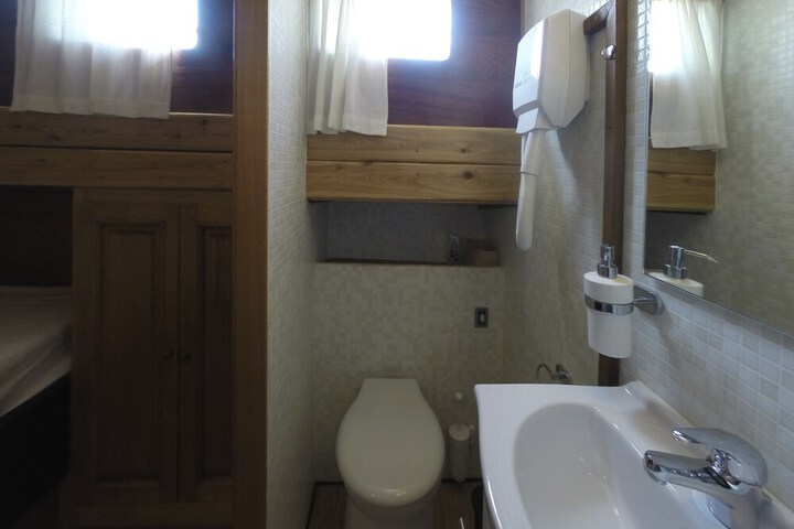 Room 11 of 22