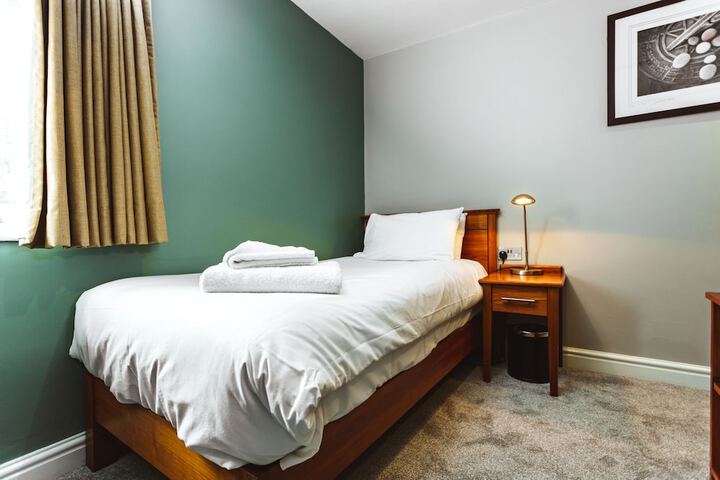 Room 16 of 37