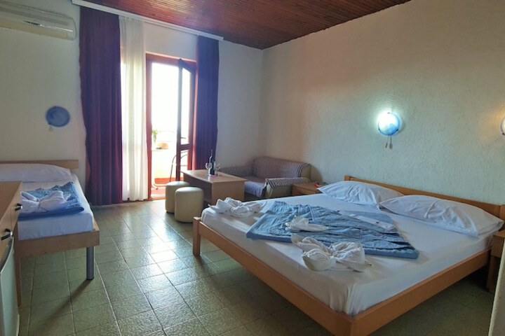 Room 8 of 42