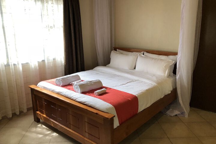 Room 12 of 32