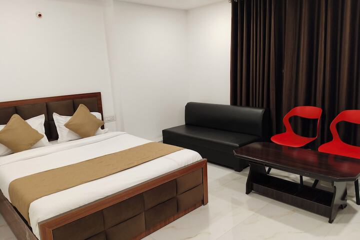 Room 8 of 17