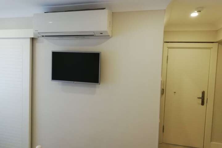 Room 6 of 30
