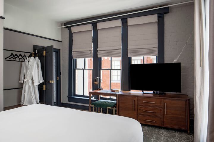 Room 44 of 79