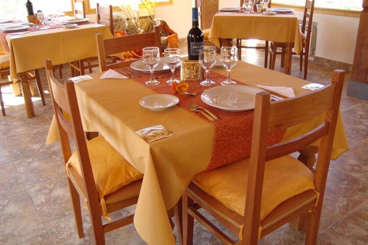 Dining 18 of 25