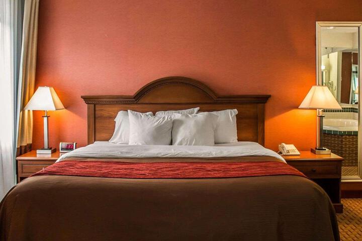 1 King Bed (1 of 8)