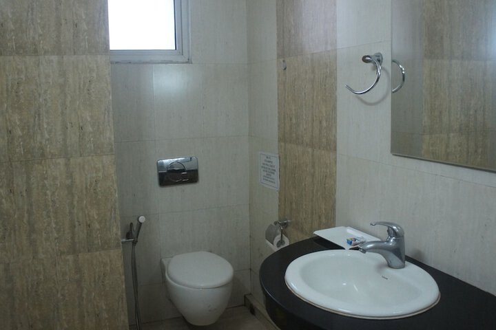 Room 10 of 16