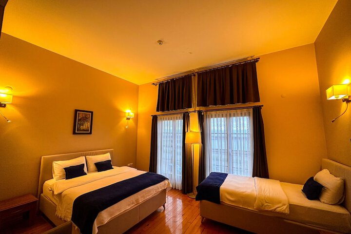 Room 5 of 18