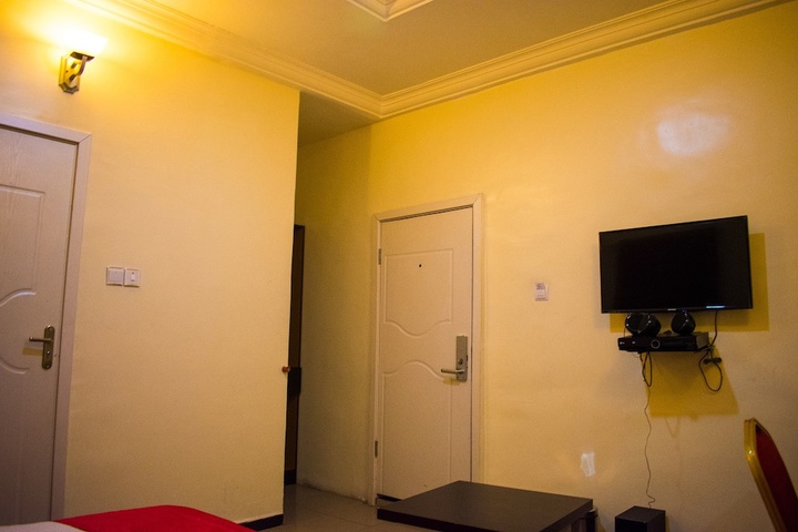 Room 15 of 68