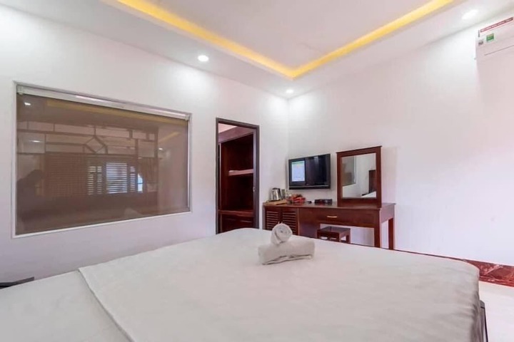 Room 3 of 10