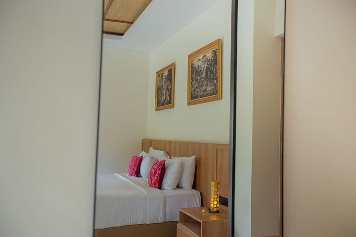 Room 13 of 49