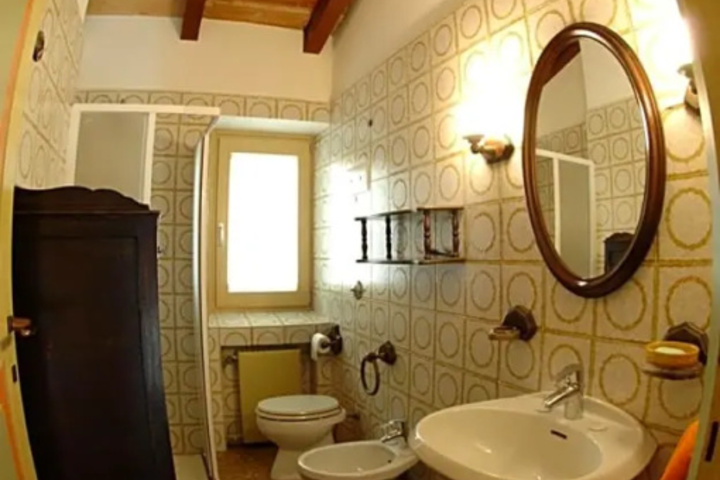 Room 6 of 20