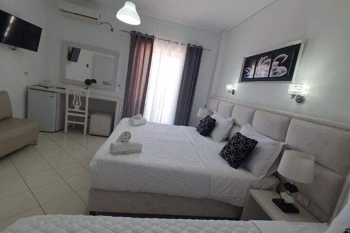 Room 52 of 106