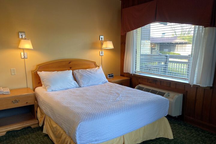 Premium Double Room 2 Queen Beds Refrigerator (5 of 13)
