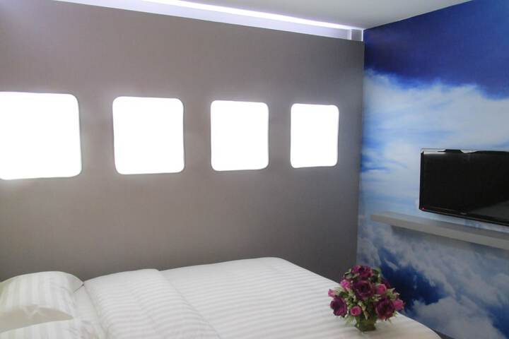Room 13 of 83