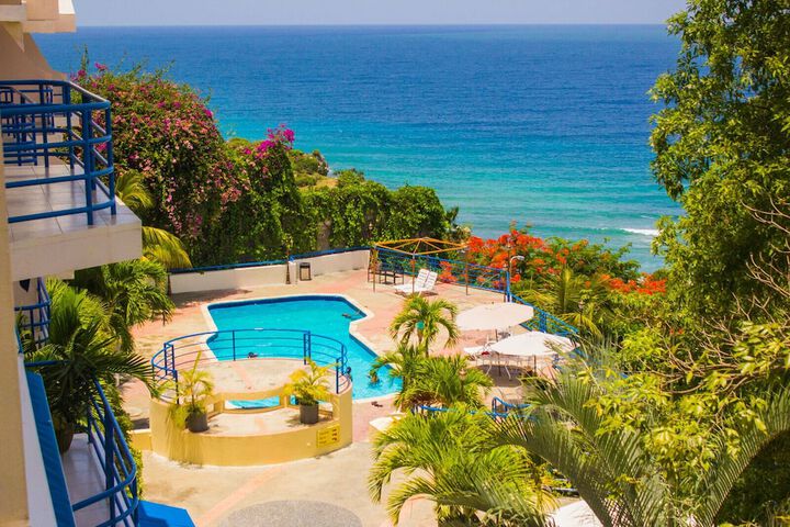 Hotel Pool
