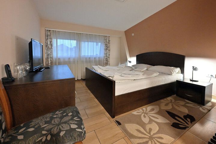 Room 12 of 42
